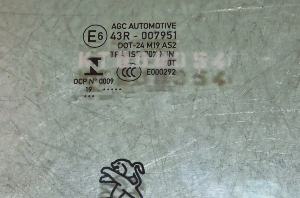 Glace porte av d PEUGEOT 208 occasion