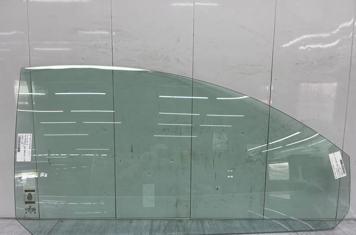 Glace porte av d VOLKSWAGEN NEW BEETLE 1 PHASE 1 occasion
