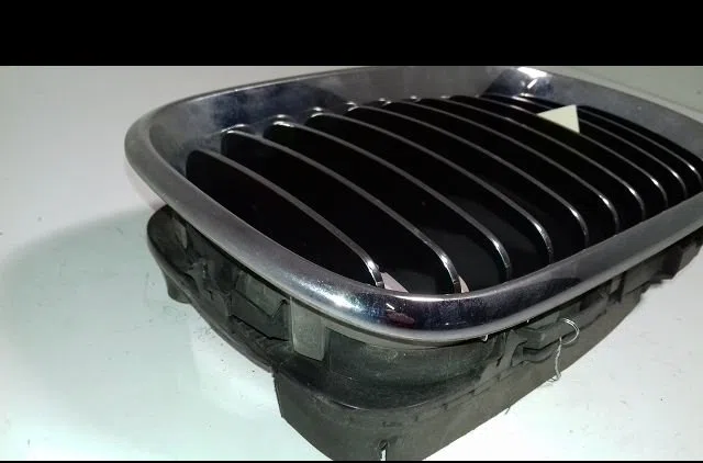 Grille calandre d Bmw 3 Touring (E46) 318 d (2002-2003) occasion
