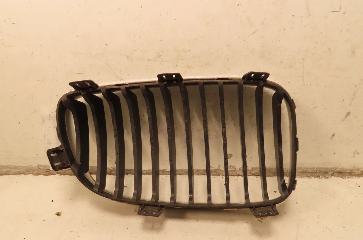 Grille calandre g Bmw 1 (E87) 118 d (2004-2007) 5 portes occasion