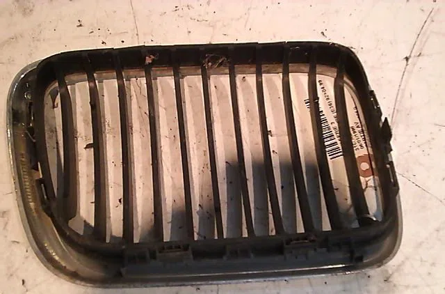 Grille calandre g Bmw 3 Coupé (E36) 316 i (1993-1998) occasion