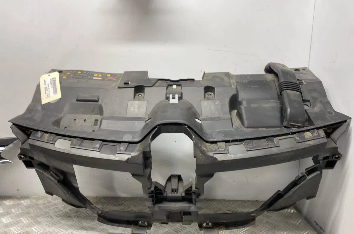 Grille calandre RENAULT MEGANE 4 PHASE 1 BREAK occasion