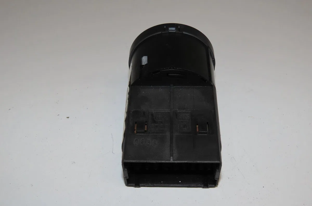Interrupteur commande de phares Volkswagen NEW BEETLE Décapotable (1Y7) 1.9 tdi (2003-2010) occasion