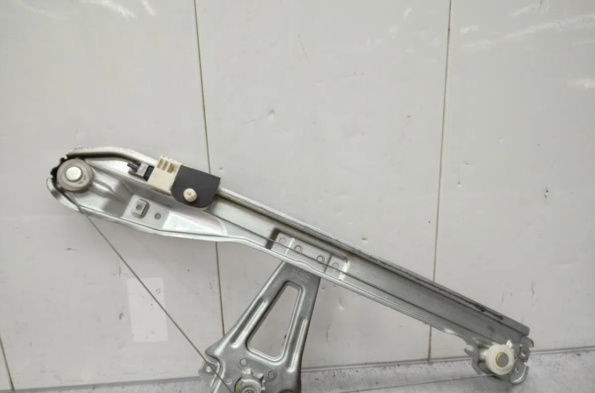 Mecanisme leve-glace arrière droit RENAULT CLIO 3 PHASE 2 occasion