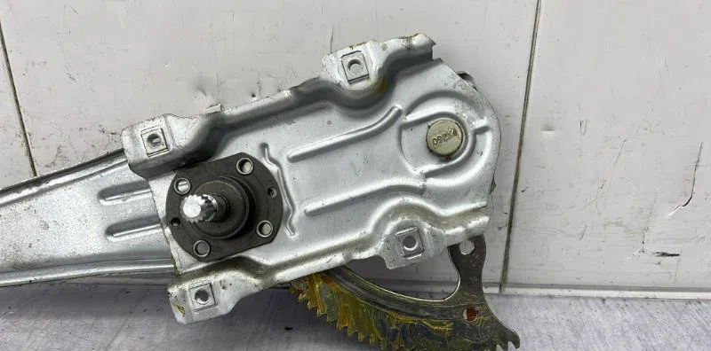 Mecanisme leve-glace arrière gauche TOYOTA YARIS 1 PHASE 2 occasion