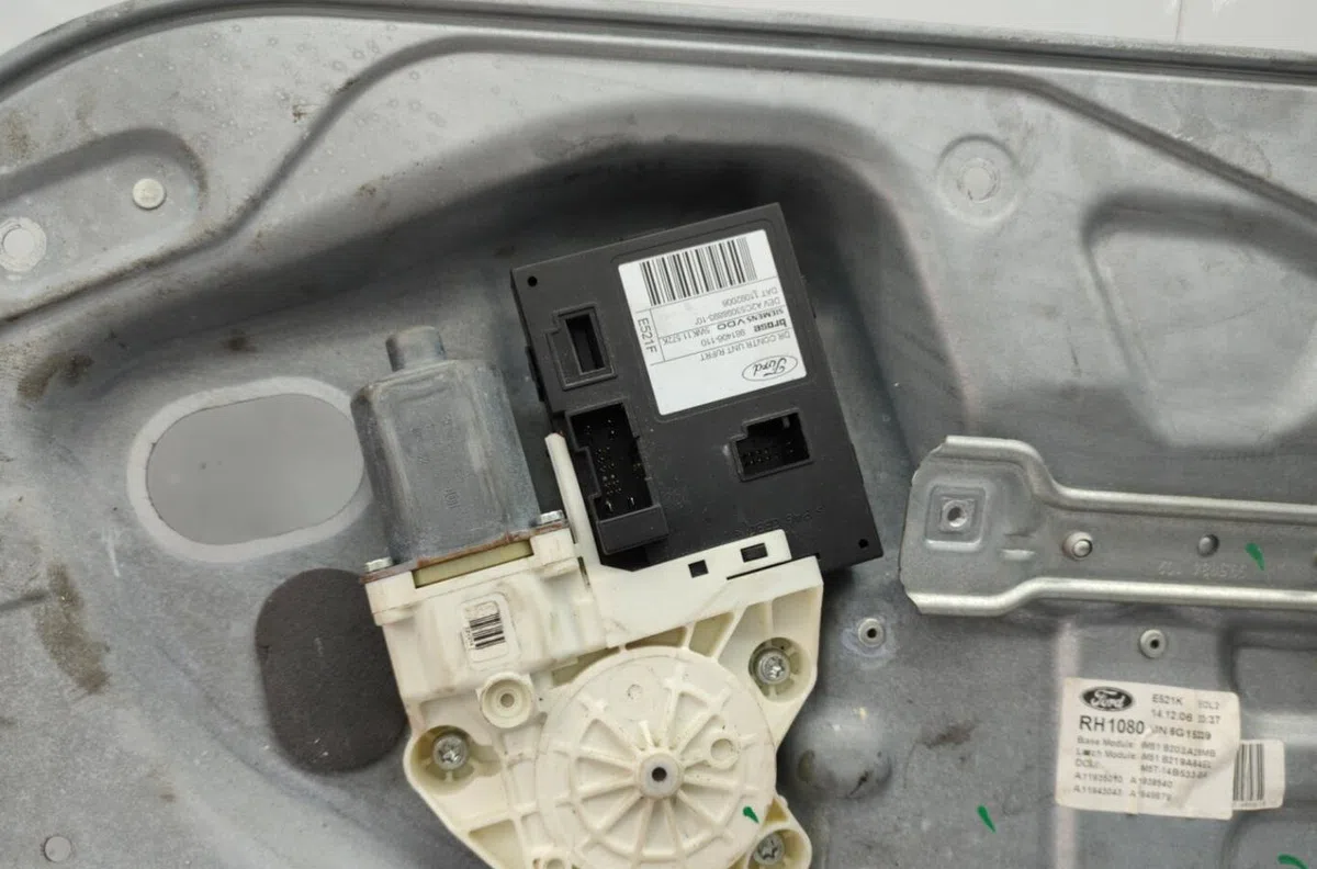 Mecanisme  moteur lève-glace avant droit FORD FOCUS 2 PHASE 1 occasion