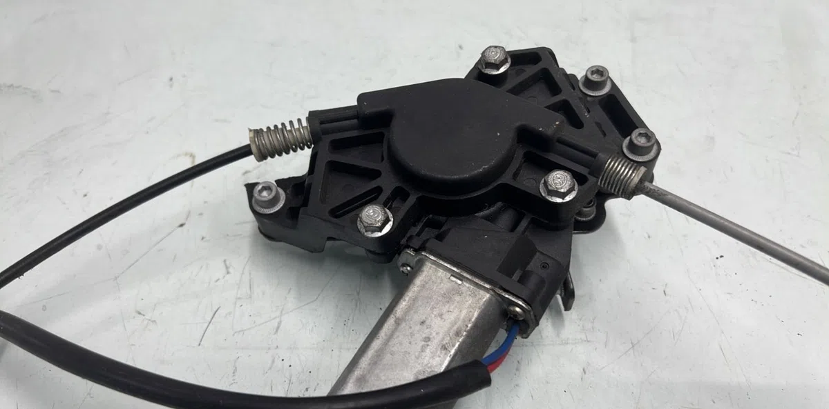 Mecanisme  moteur lève-glace avant droit LIGIER PROFESSIONAL BE SUN occasion