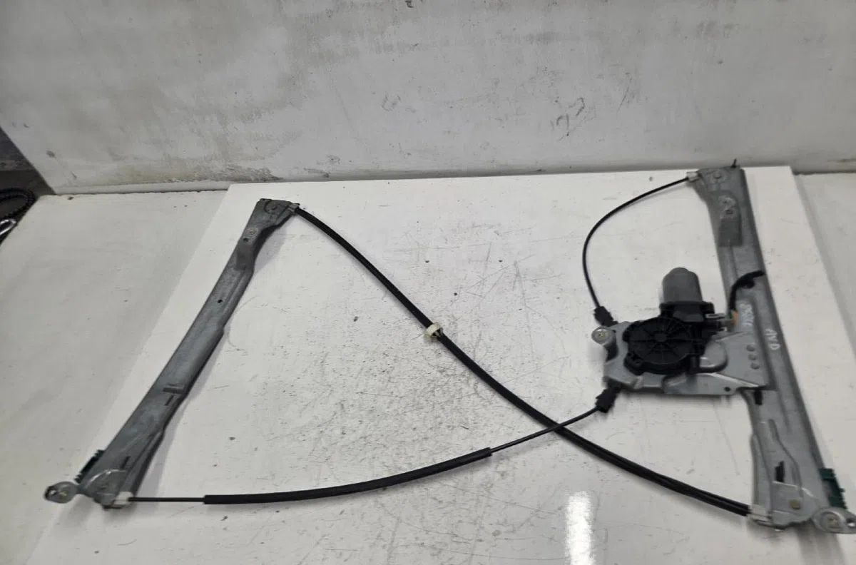 Mecanisme  moteur lève-glace avant droit RENAULT CLIO 3 PHASE 1 occasion