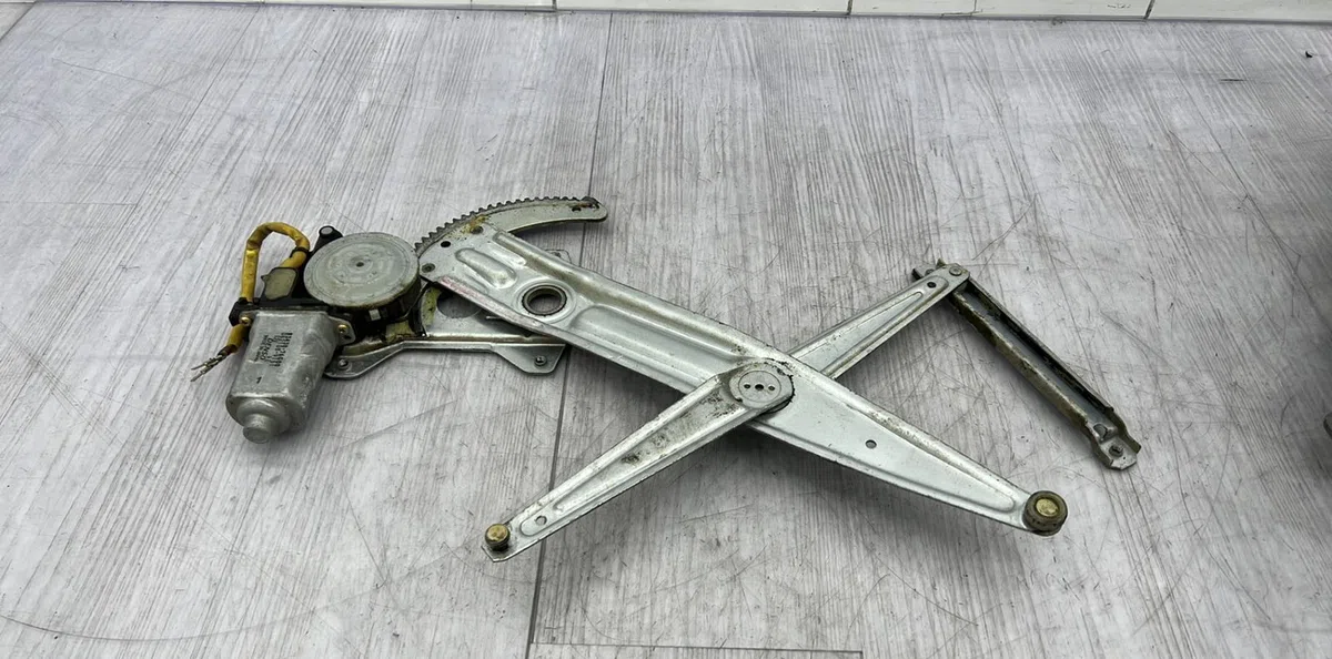 Mecanisme  moteur lève-glace avant droit SUZUKI IGNIS 2 occasion