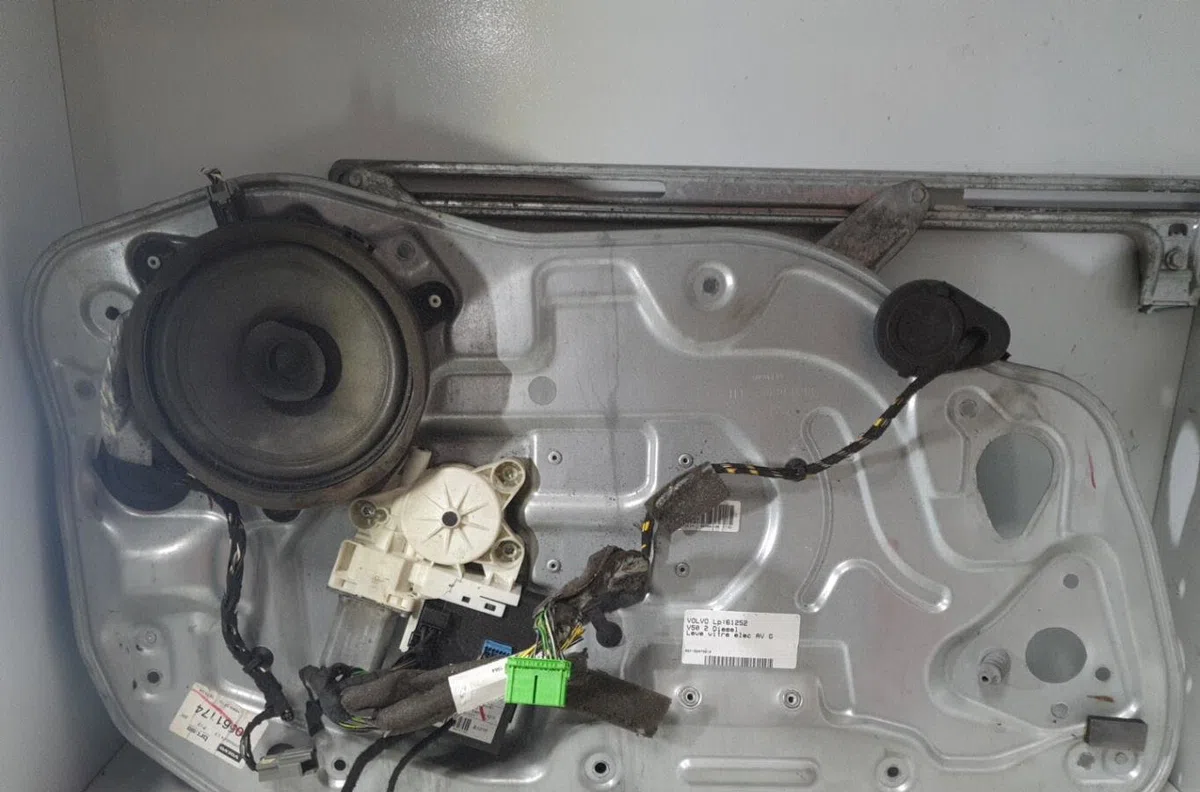 Mecanismemoteur leve-glace avg VOLVO V 50 PHASE 1 BREAK occasion