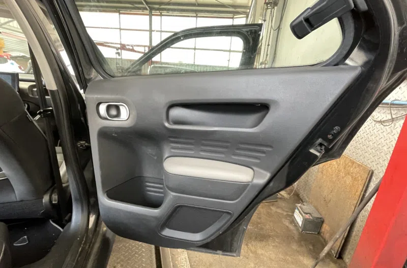 Panneau de porte arriere droit pour CITROEN C4 CACTUS