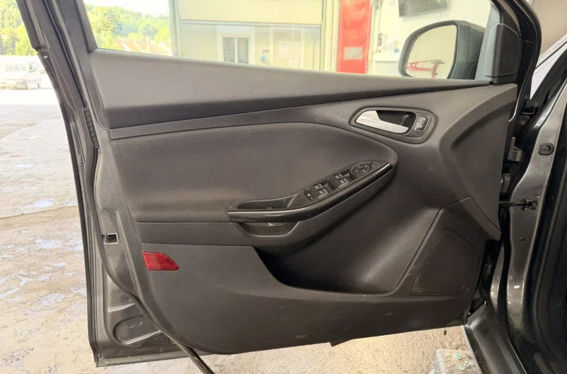 Panneau de porte avant gauche pour FORD FOCUS 3 PHASE 2