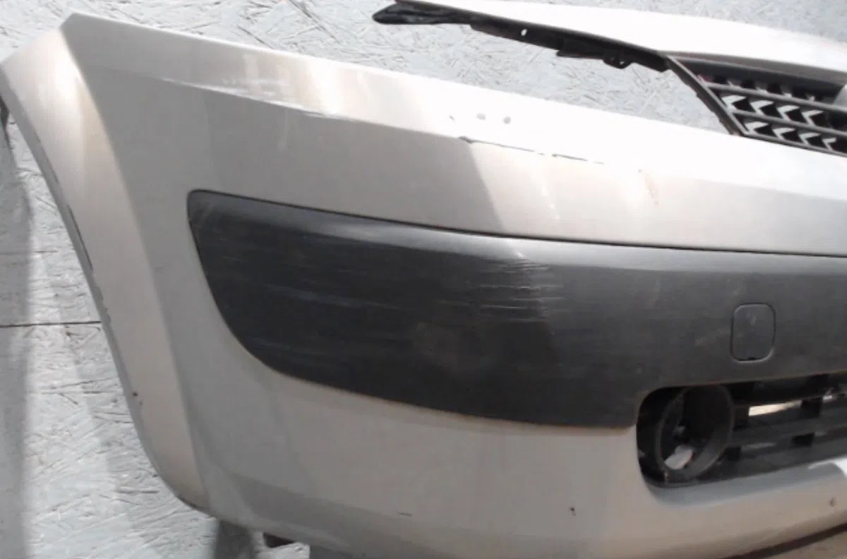 Pare-choc avant Renault MEGANE II (BM0-1_, CM0-1_) 1.5 dci (bm0f, bm0t, bm2b, cm0f, cm0t) (2002-2008) 5 portes occasion