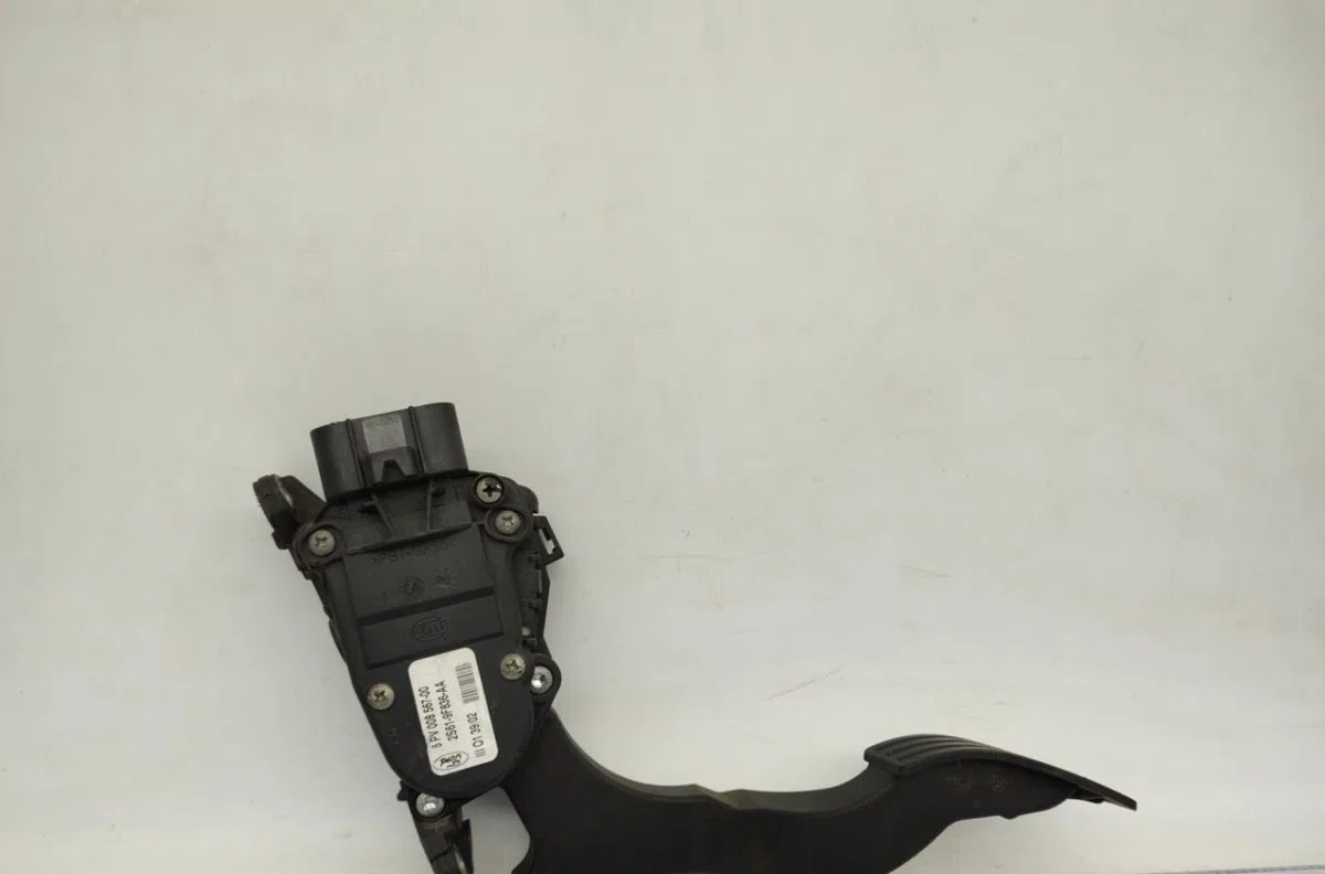 Pedale accelerateur FORD FIESTA 5 PHASE 1 occasion