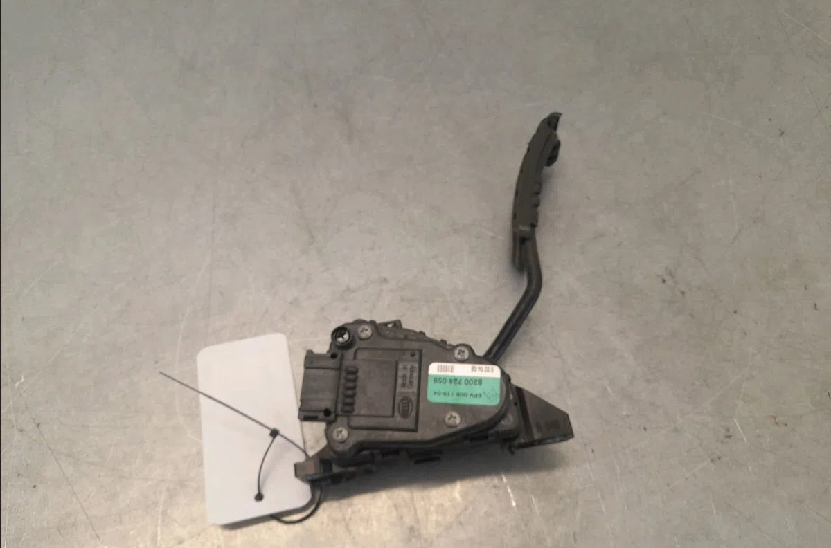 Pedale accelerateur Renault MASTER II Camionnette (FD) 2.5 dci (2006-2010) occasion