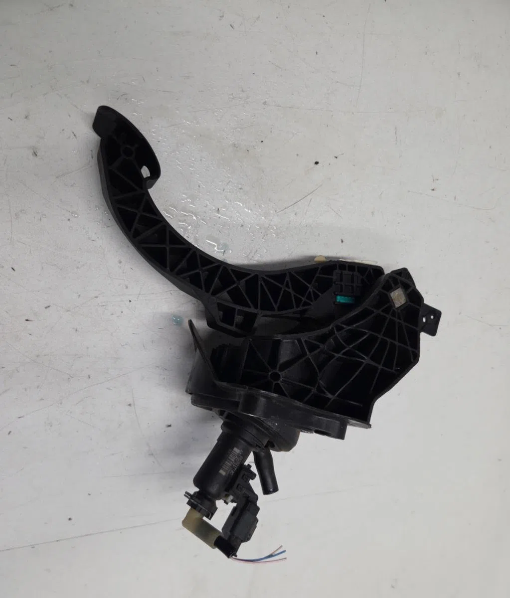 Pedale embrayage CITROEN BERLINGO 3 M PHASE 1 occasion