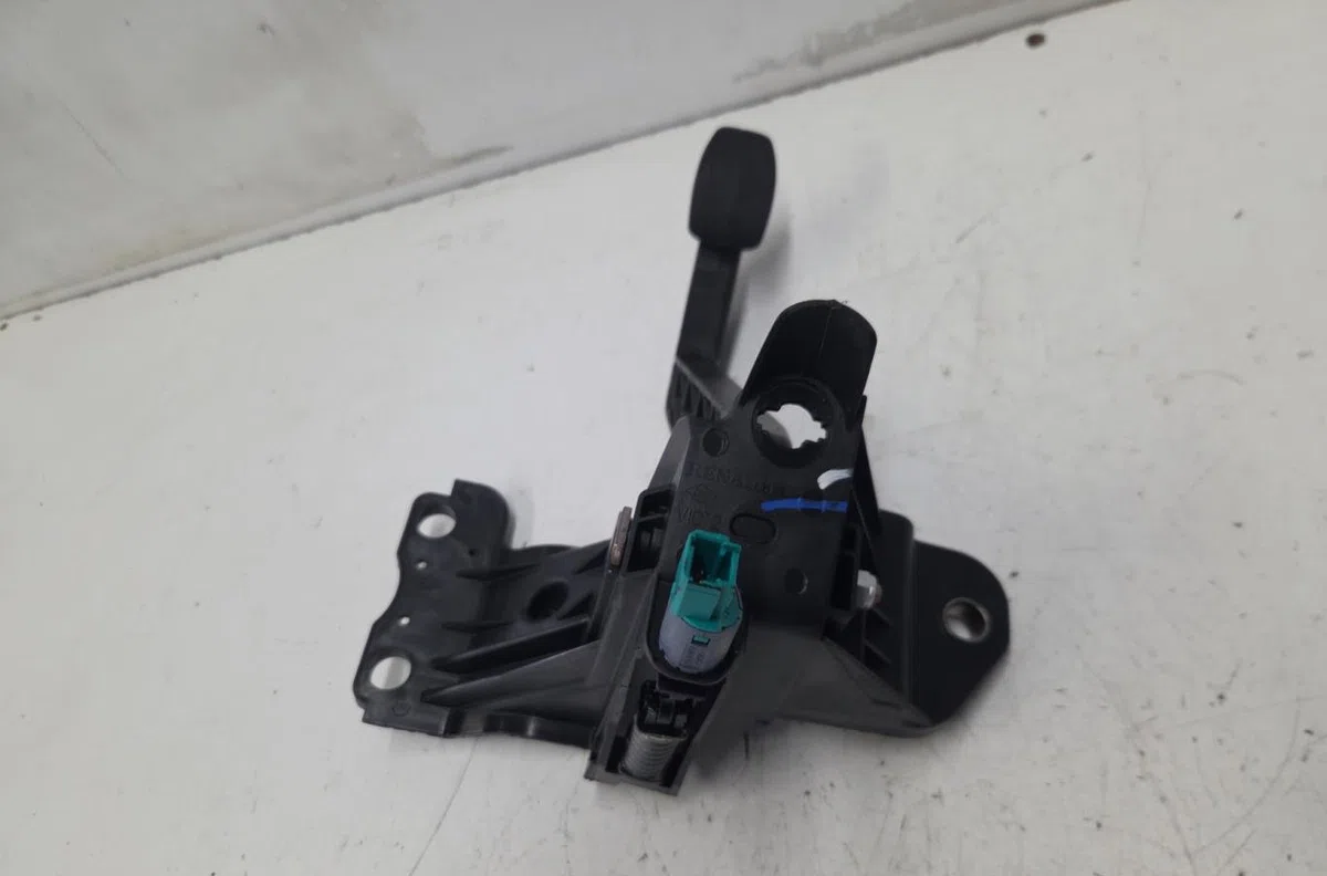 Pedale embrayage RENAULT MASTER 3 PHASE 3 occasion