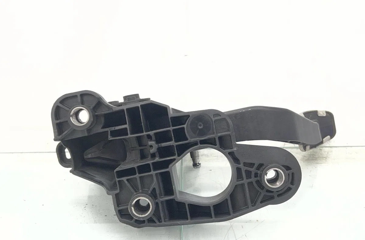 Pedale embrayage RENAULT TWINGO 3 PHASE 1 occasion