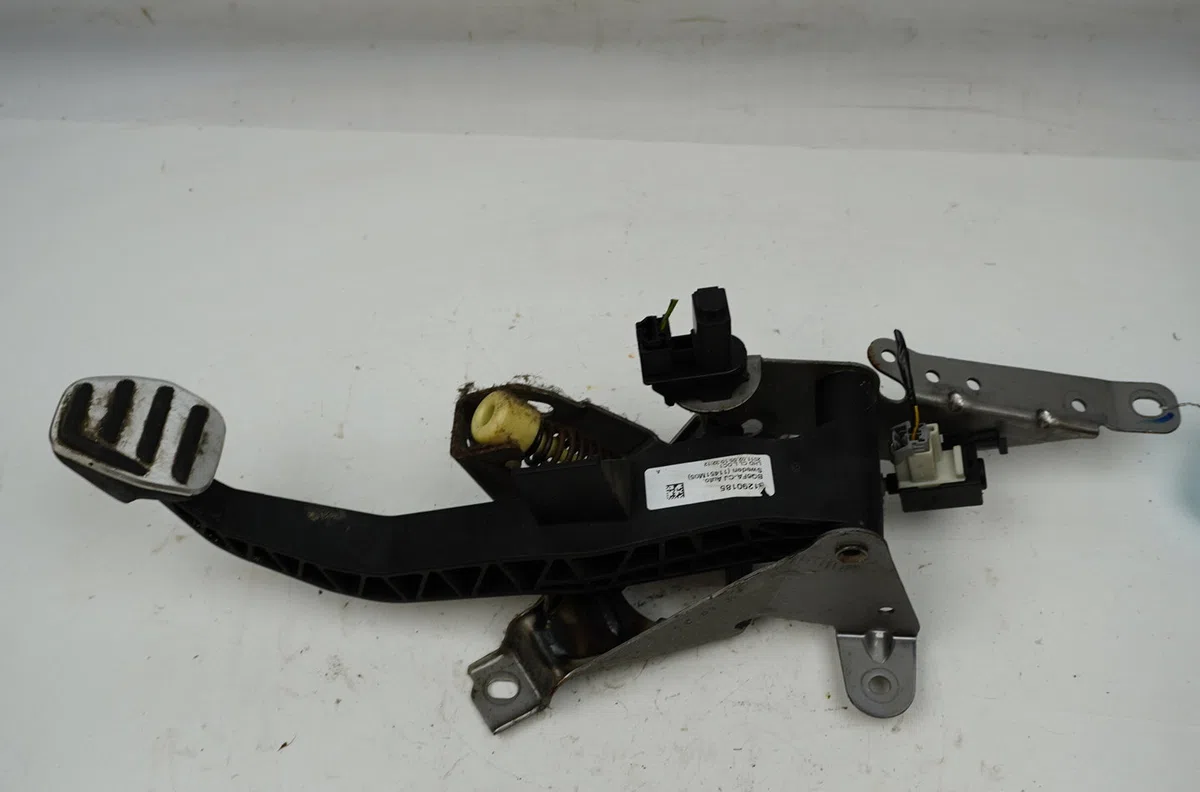 Pedale embrayage Volvo V50 (545) D2 (2010-2012) occasion