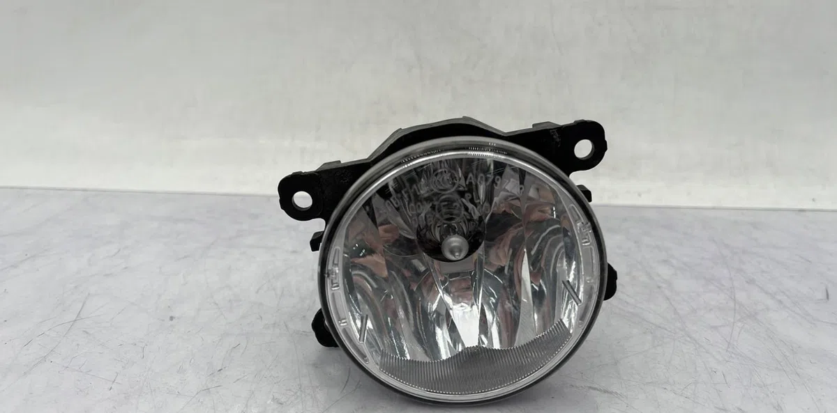 Phare antibrouillard avant droit DACIA DUSTER 2 PHASE 2 occasion