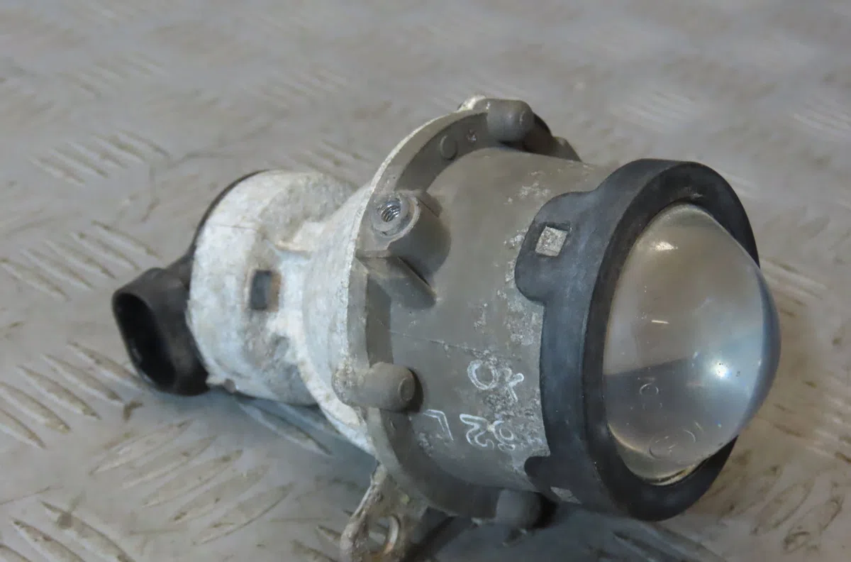 Phare antibrouillard avant droit KIA CEE-D 2010 occasion