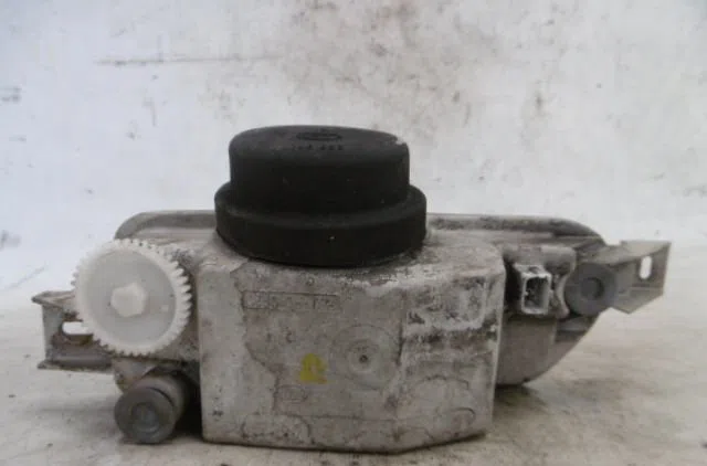 Phare antibrouillard avant gauche FORD ESCORT 1996 occasion