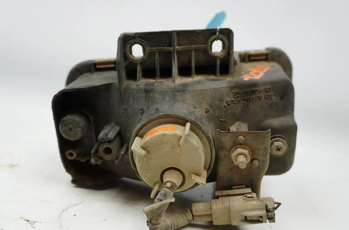 Phare antibrouillard avant gauche ISUZU Serie N  3.0D 150ch occasion
