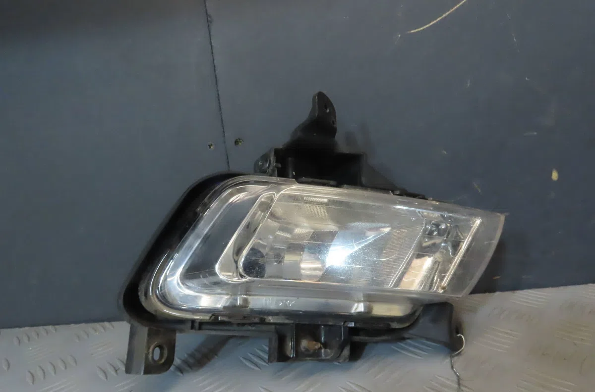 Phare antibrouillard avant gauche KIA CEE-D 2010 occasion