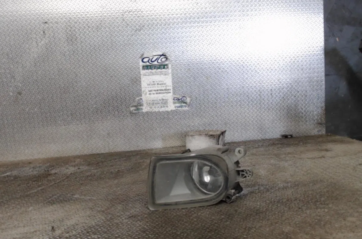 Phare antibrouillard avant gauche VOLVO V 50  V 50 PHASE 1 BREAK occasion