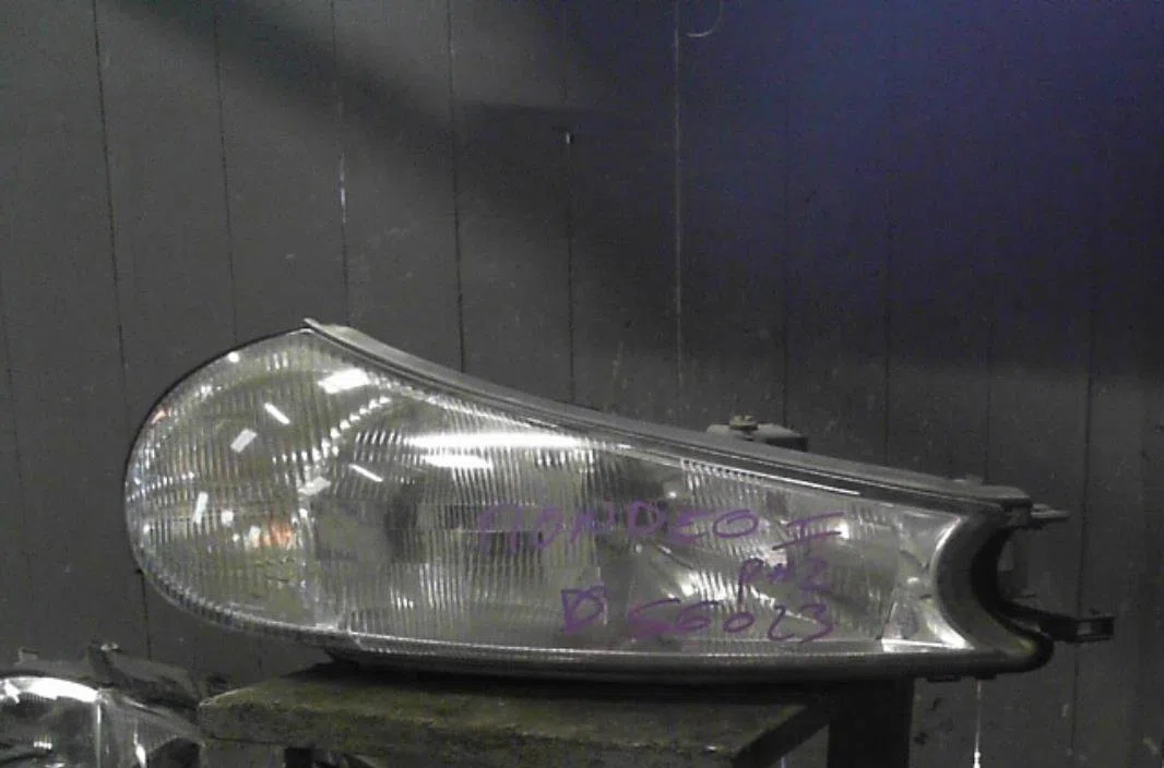 Phare droit FORD MONDEO 1 MONDEO 1 PHASE 2 occasion