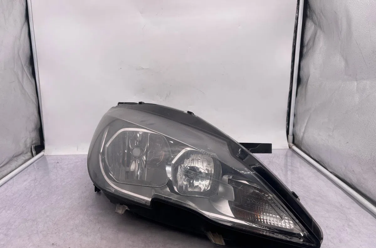 Phare droit PEUGEOT 308 2 SW PHASE 1 BREAK occasion