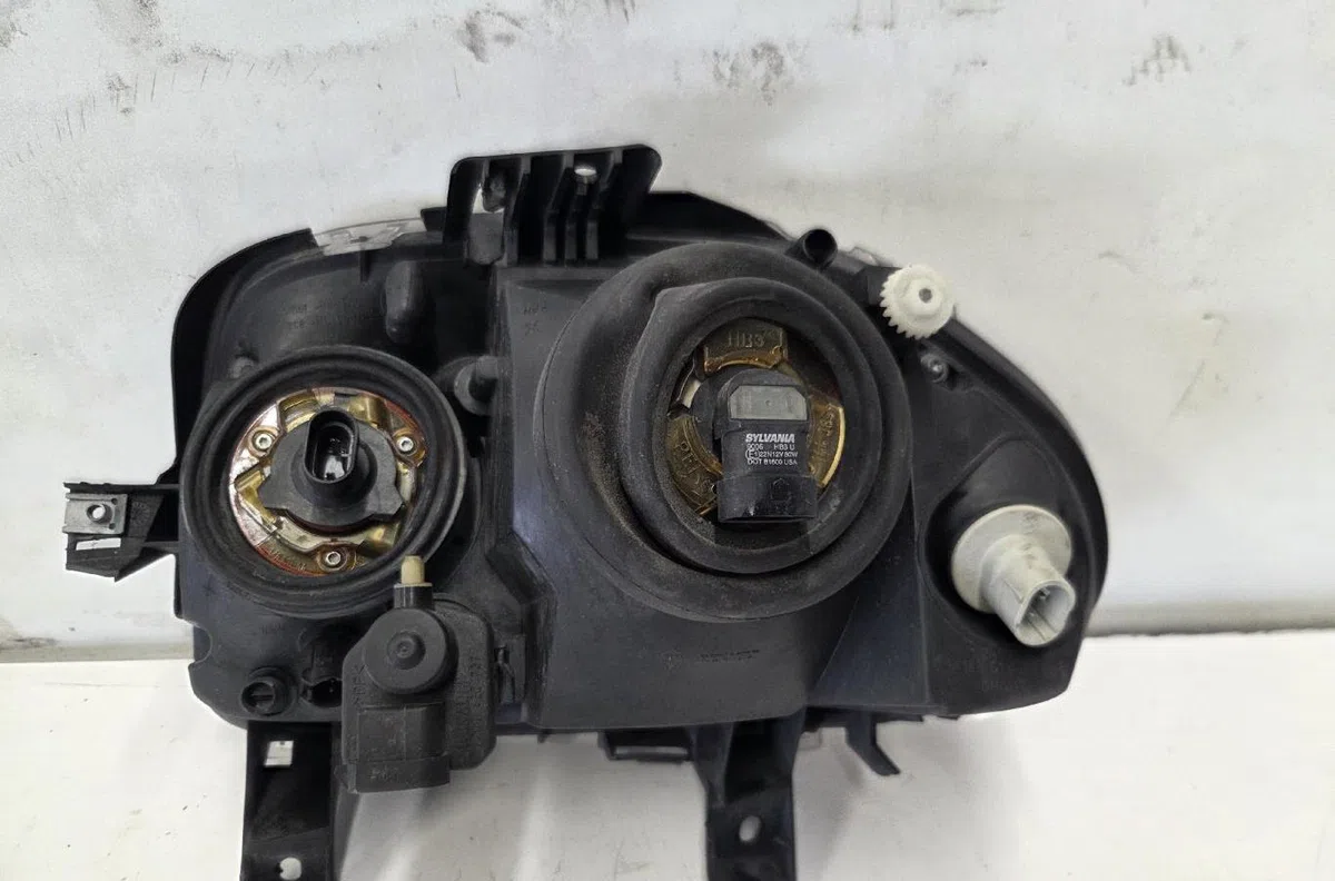 Phare droit RENAULT CLIO 2 PHASE 1 occasion