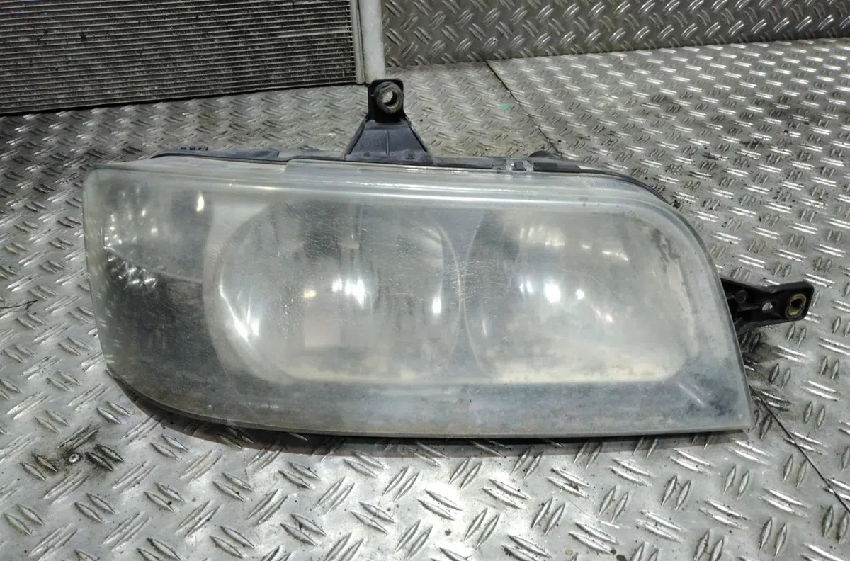 Phare droit TOYOTA HI-ACE 2 PHASE 3 occasion