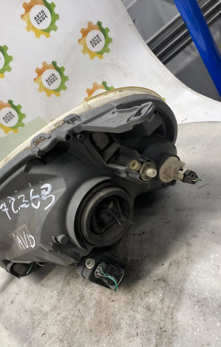 Phare droit TOYOTA YARIS 1 PHASE 2 occasion