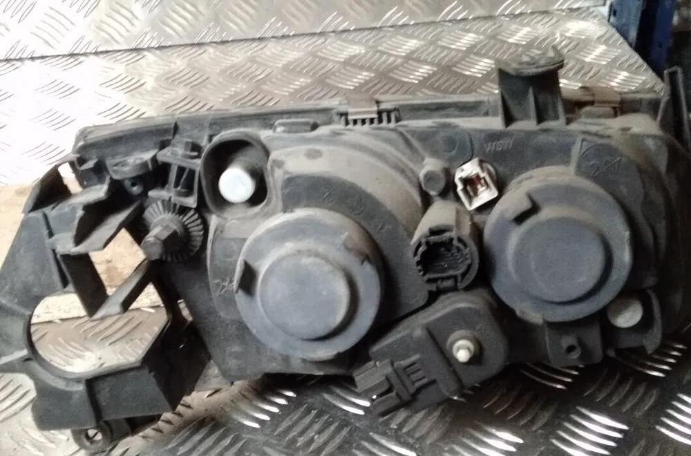 Phare gauche Nissan ALMERA II Hatchback (N16) 2.2 di (2000-2003) occasion