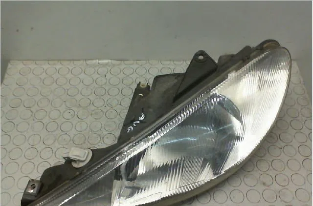 Phare gauche PEUGEOT 206  1.4i occasion