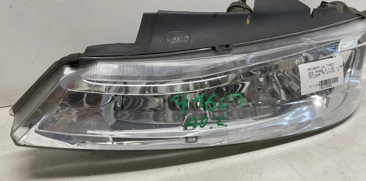 Phare gauche Peugeot 406 (8B) 1.8 16v (1995-2000) occasion