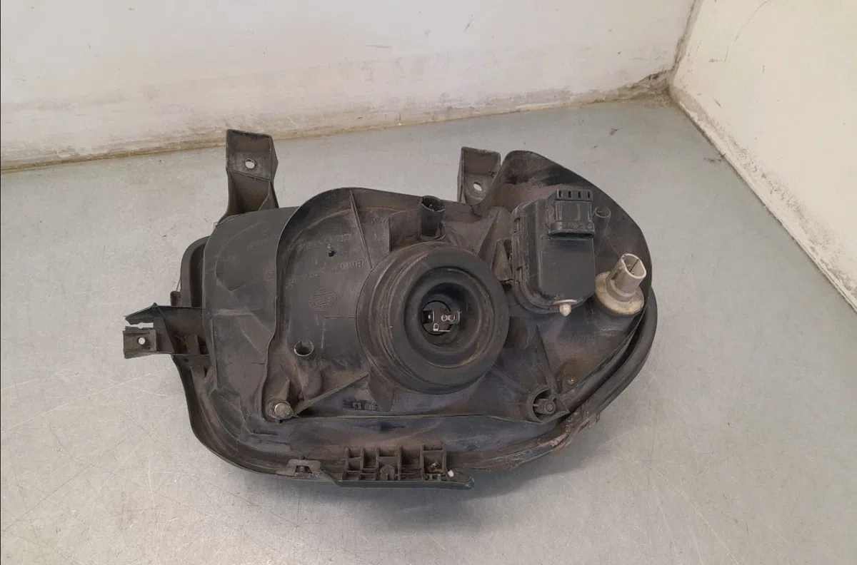 Phare gauche Renault CLIO II (BB_, CB_) 1.9 d (b-cb0e, bb0j) (1998-2005) occasion