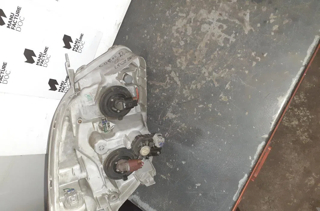 Phare gauche Toyota COROLLA Verso (_E12_) 2.0 d-4d (cde120_) (2002-2004) occasion
