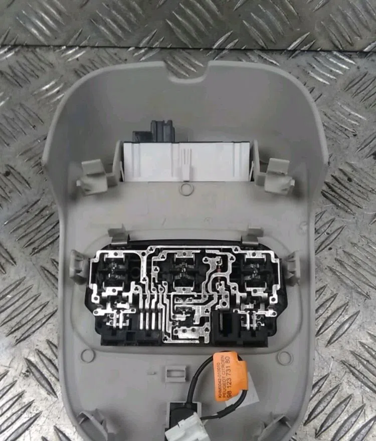 Plafonnier Peugeot 5008 (0U_, 0E_) 1.6 thp 163 (2012-2017) occasion