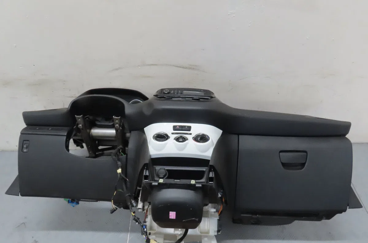 Planche de bord Peugeot 208 I (CA_, CC_) 1.0 (2012) occasion