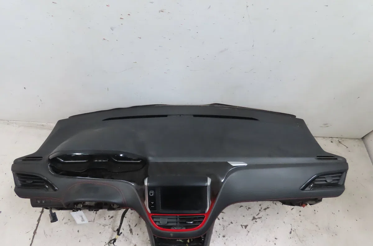 Planche de bord Peugeot 208 I (CA_, CC_) 1.6 gti (2012) occasion