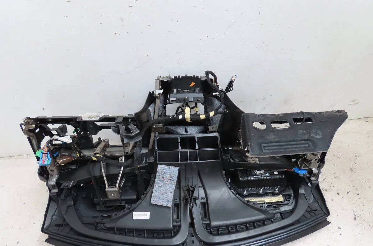 Planche de bord Peugeot 208 I (CA_, CC_) 1.6 gti (2012) occasion