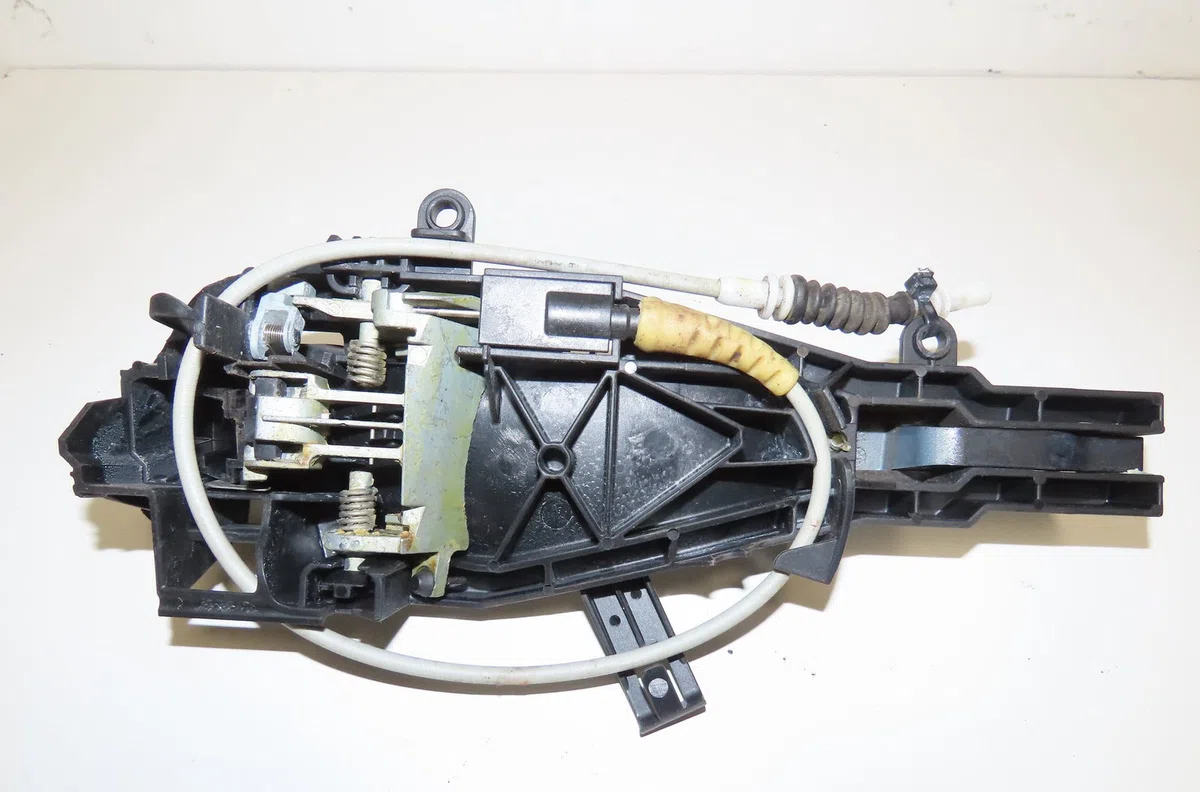 Poignee ext porte ard Bmw 3 Touring (E91) 318 d (2005-2007) occasion