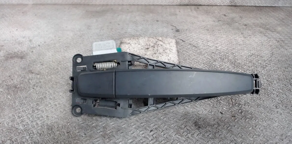 Poignee ext porte avd OPEL CORSA D  CORSA D PHASE 1 occasion