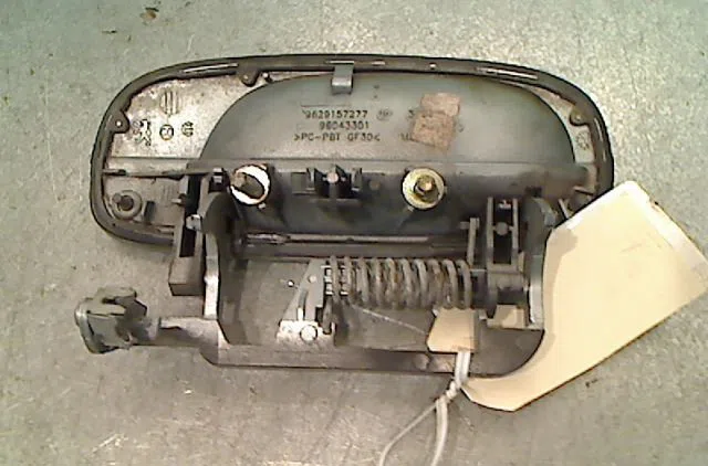 Poignee ext porte avd PEUGEOT 607 Phase 1 11-1999--09-2004 occasion