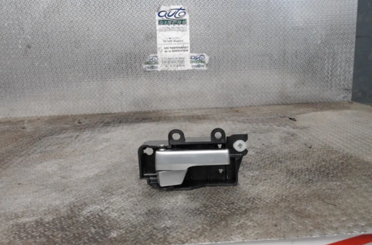 Poignee int porte avd FORD KUGA 1  0 occasion
