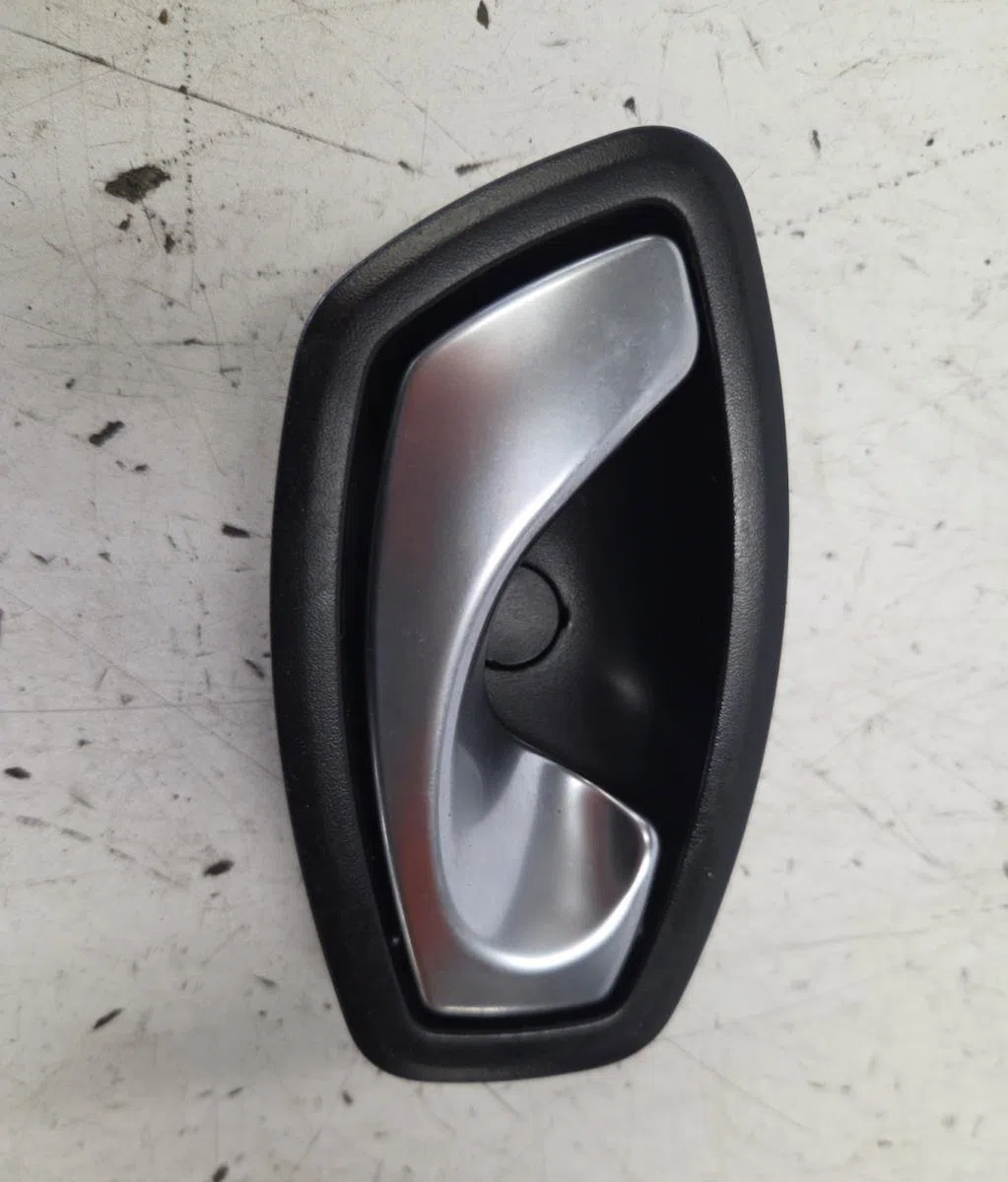 Poignee int porte avd RENAULT CLIO 4 PHASE 2 occasion
