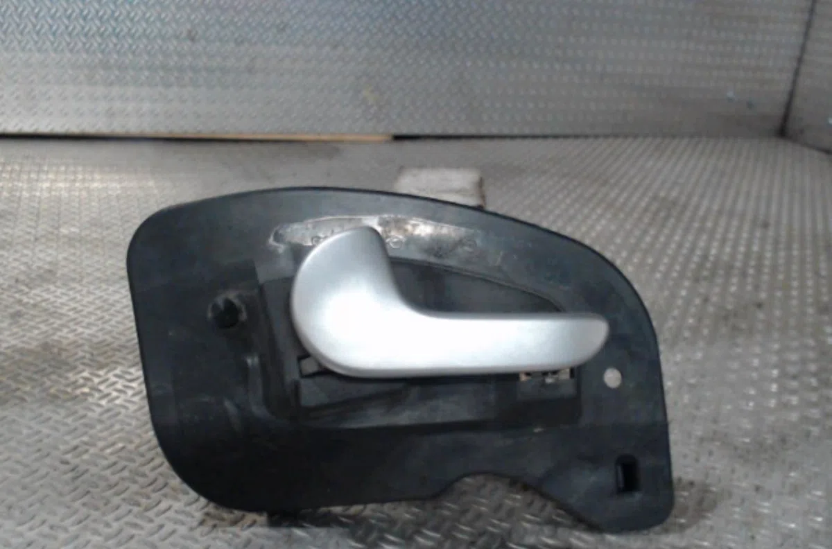 Poignee int porte avg OPEL CORSA C  CORSA C PHASE 1 occasion