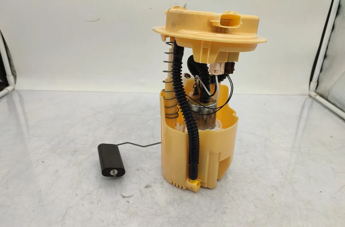 Pompe à carburant immergée RENAULT CAPTUR 1 PHASE 1 occasion